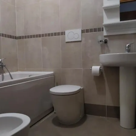Est Apartament *