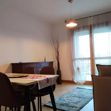 Est Apartament *